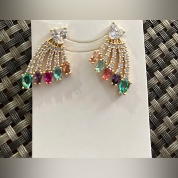 “Bursting Rainbow Heart” Multicolor Crystal Radiating Beams Gold Steel Love Stud - Picture 7 of 11